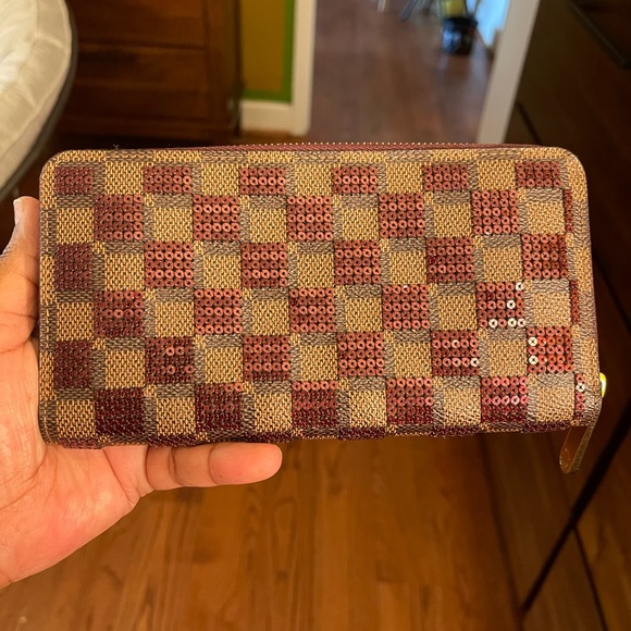 Authentic LV Limited Edition Zippy Wallet - Picture 13 of 15